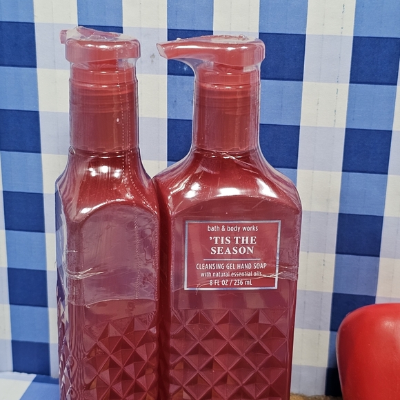 Bath & Body Works 'TIS THE SEASON Gentle & Clean Foaming Hand Soap 2 Bottles - Picture 3 of 6